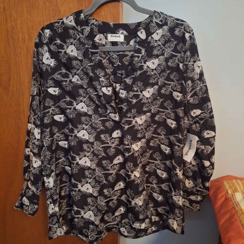 Kindred Black and White Embroidered  Women's V-neck Top Size L